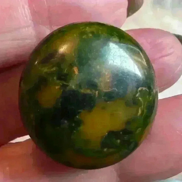 Vintage 1960’s Green Stone Art Clip On Earrings - Picture 5 of 5